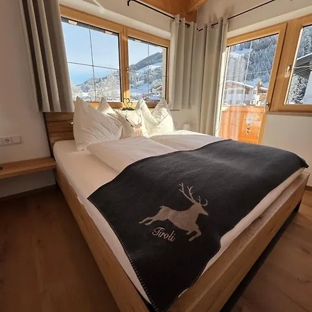 Tiroli Apartmán *